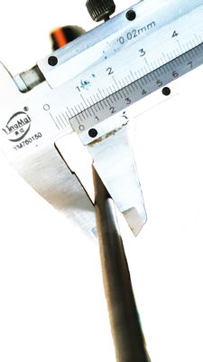 La gamme de mesure du thermomètre numérique de laboratoire et industriel -60C-300C Dimension 106mm*48mm*37mm